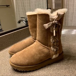 Chestnut Ugg Boots with side ribben